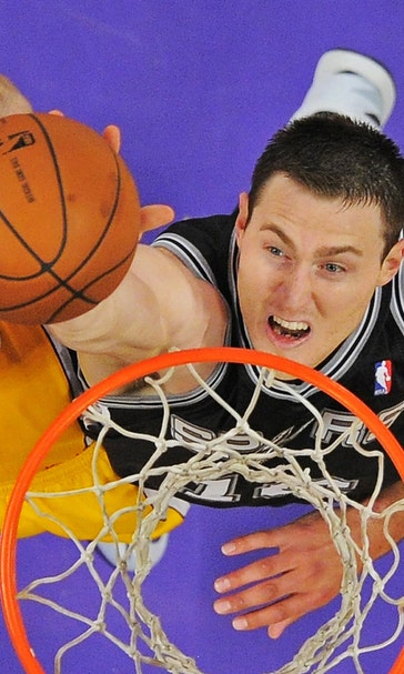 Sitting atop the NBA, Spurs win 11th straight